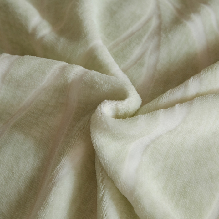 91家纺网 家纺一手货源 找家纺 绒城 绒城 2025新款 纽扣工艺230克雕花绒四件套牛奶绒四件套 - 曲线系列 曲线白