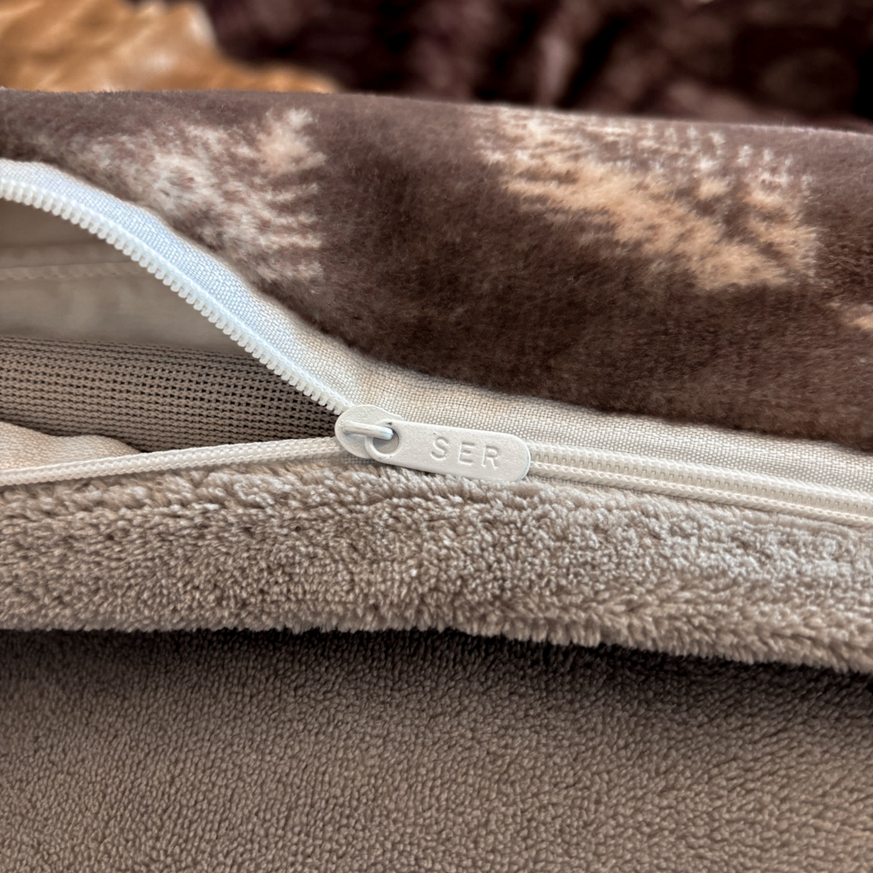 91家纺网 家纺一手货源 找家纺 首尔家纺 2025新款牛奶绒轻奢简约款四件套 雅之漫-咖