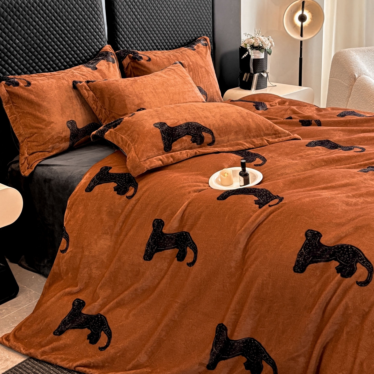 91家纺网 家纺一手货源 找家纺 首尔家纺 2025新款牛奶绒轻奢简约款四件套 传奇