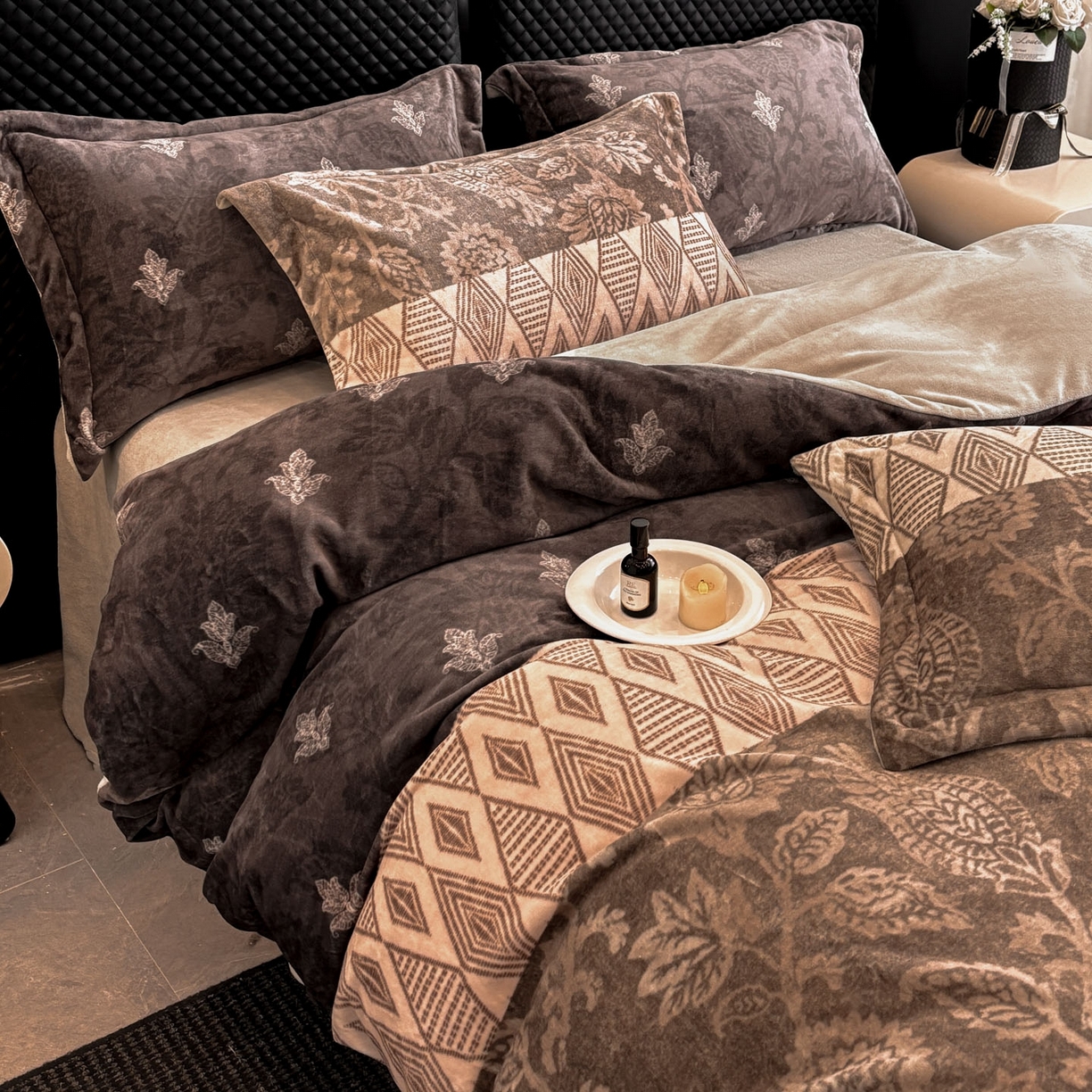 91家纺网 家纺一手货源 找家纺 首尔家纺 2025新款牛奶绒轻奢简约款四件套 优雅生活-咖