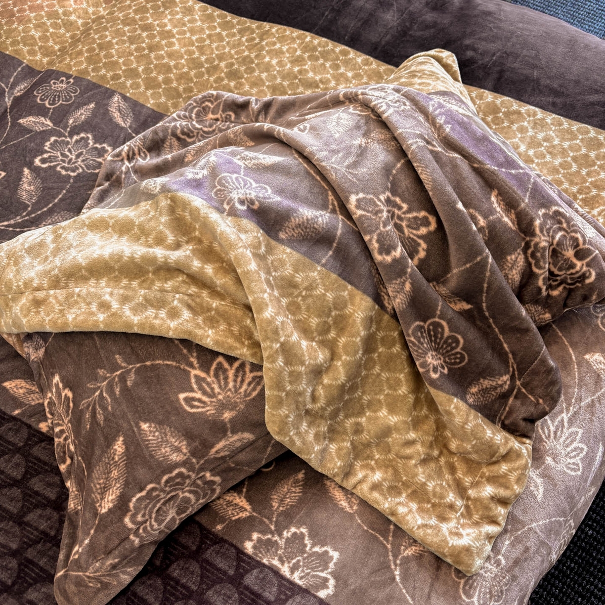 91家纺网 家纺一手货源 找家纺 首尔家纺 2025新款牛奶绒轻奢简约款四件套 雅之漫-咖