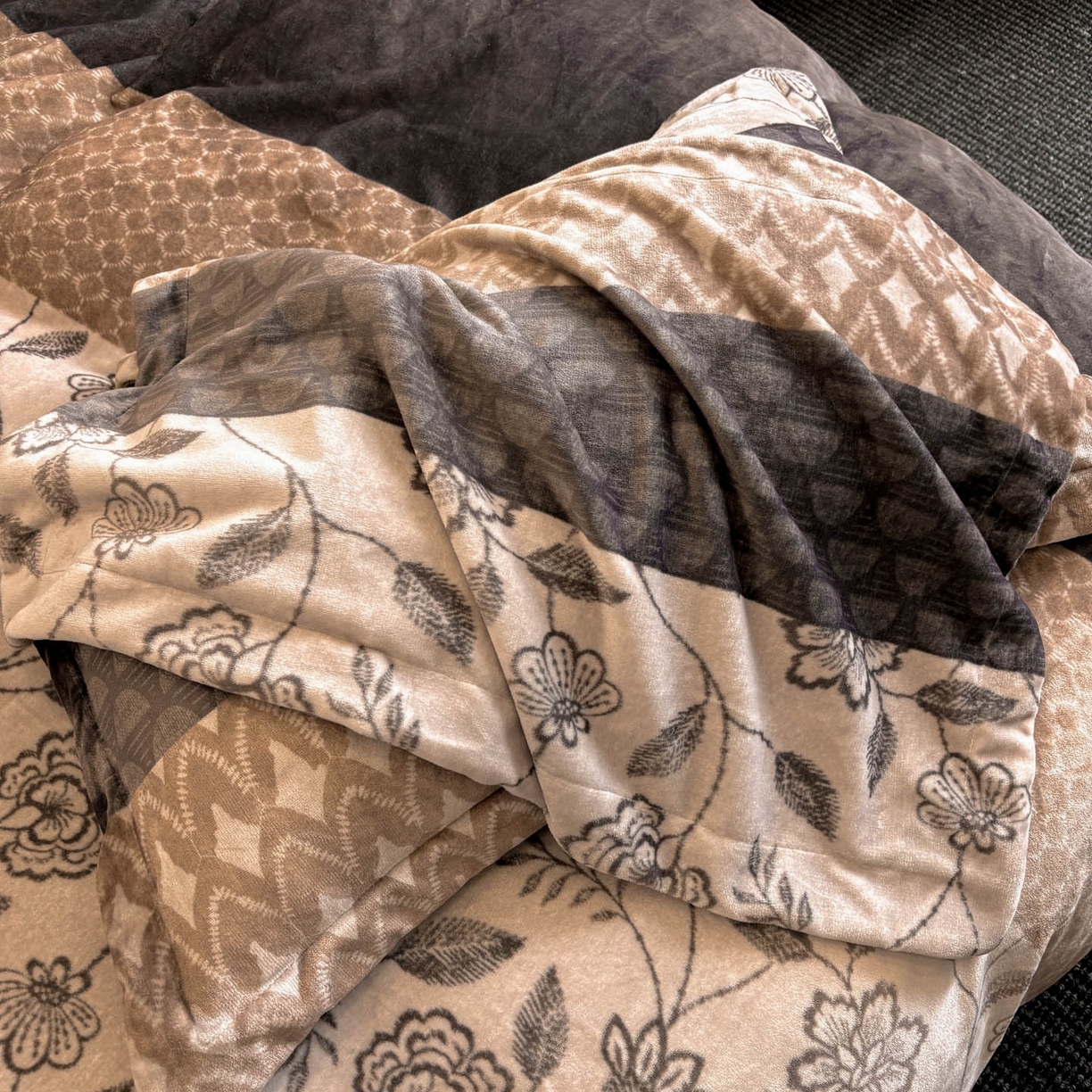 91家纺网 家纺一手货源 找家纺 首尔家纺 2025新款牛奶绒轻奢简约款四件套 雅之漫-米