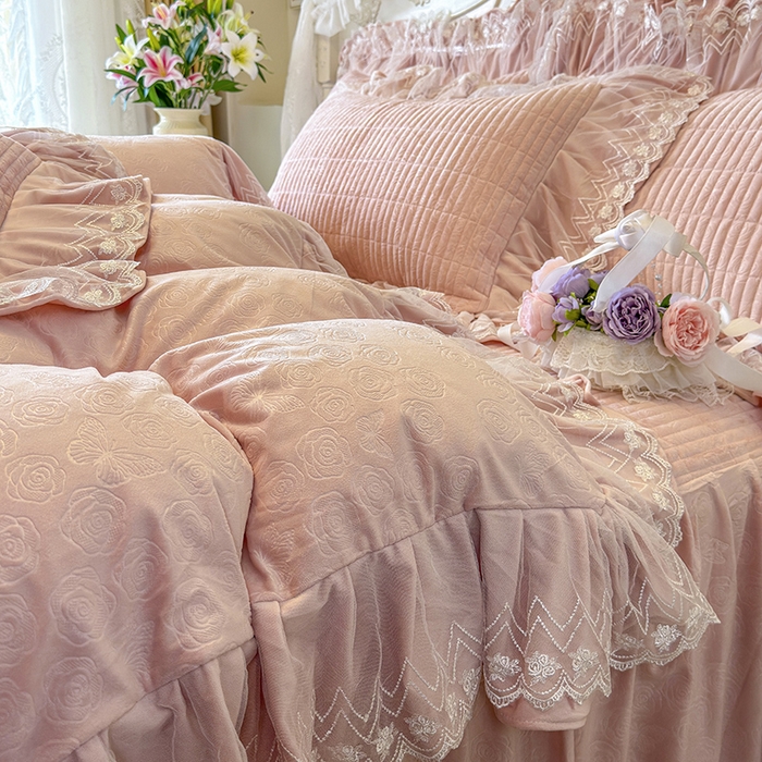 91家纺网 家纺一手货源 找家纺 （总）宜凡家纺 2025新款婴儿绒压花夹棉床裙四件套-香奈花园