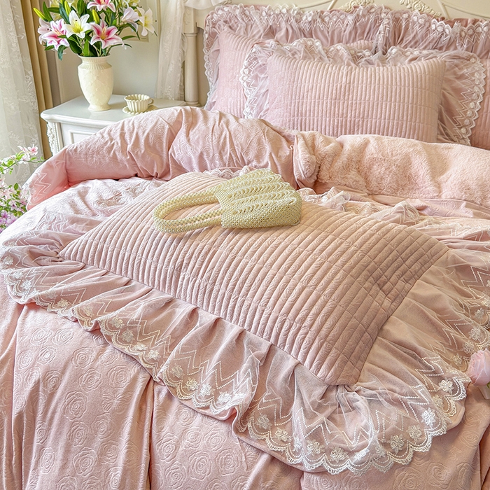 91家纺网 家纺一手货源 找家纺 （总）宜凡家纺 2025新款婴儿绒压花夹棉床裙四件套-香奈花园