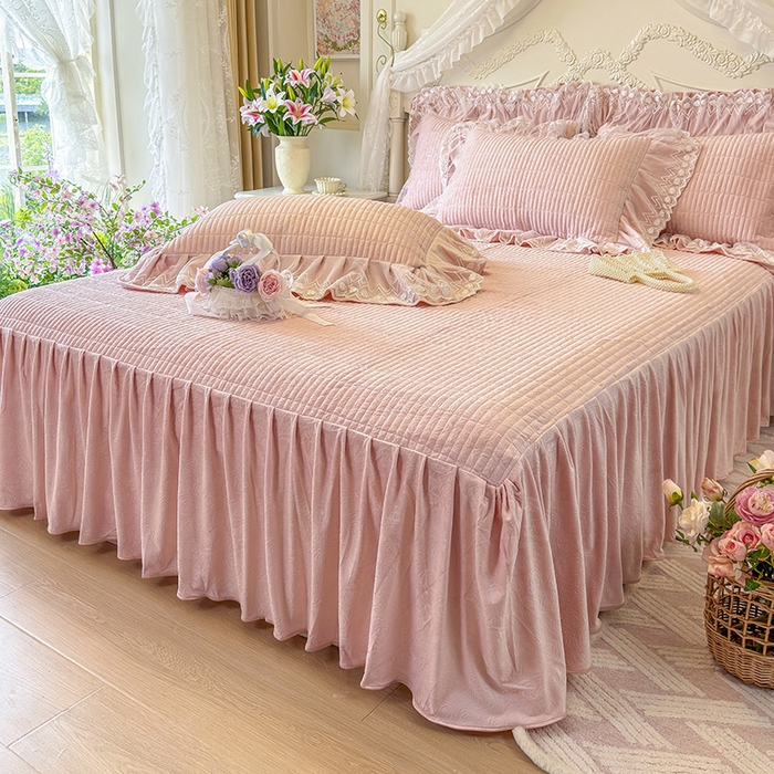 91家纺网 家纺一手货源 找家纺 （总）宜凡家纺 2025新款婴儿绒压花夹棉床裙四件套-香奈花园