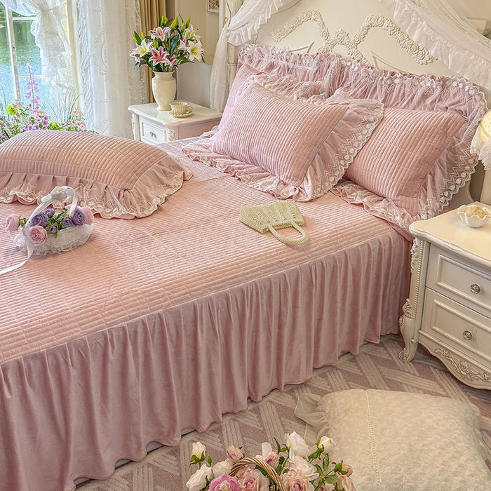 91家纺网 家纺一手货源 找家纺 （总）宜凡家纺 2025新款婴儿绒压花夹棉床裙四件套-香奈花园