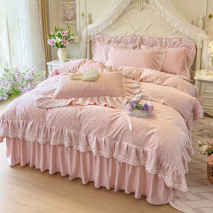 91家纺网 家纺一手货源 找家纺 （总）宜凡家纺 2025新款婴儿绒压花夹棉床裙四件套-香奈花园