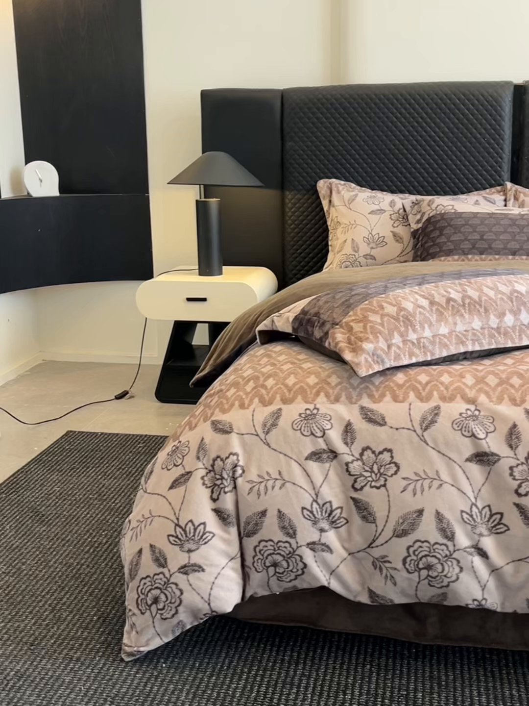 91家纺网 家纺一手货源 找家纺 首尔家纺 2025新款牛奶绒轻奢简约款四件套 雅之漫-米