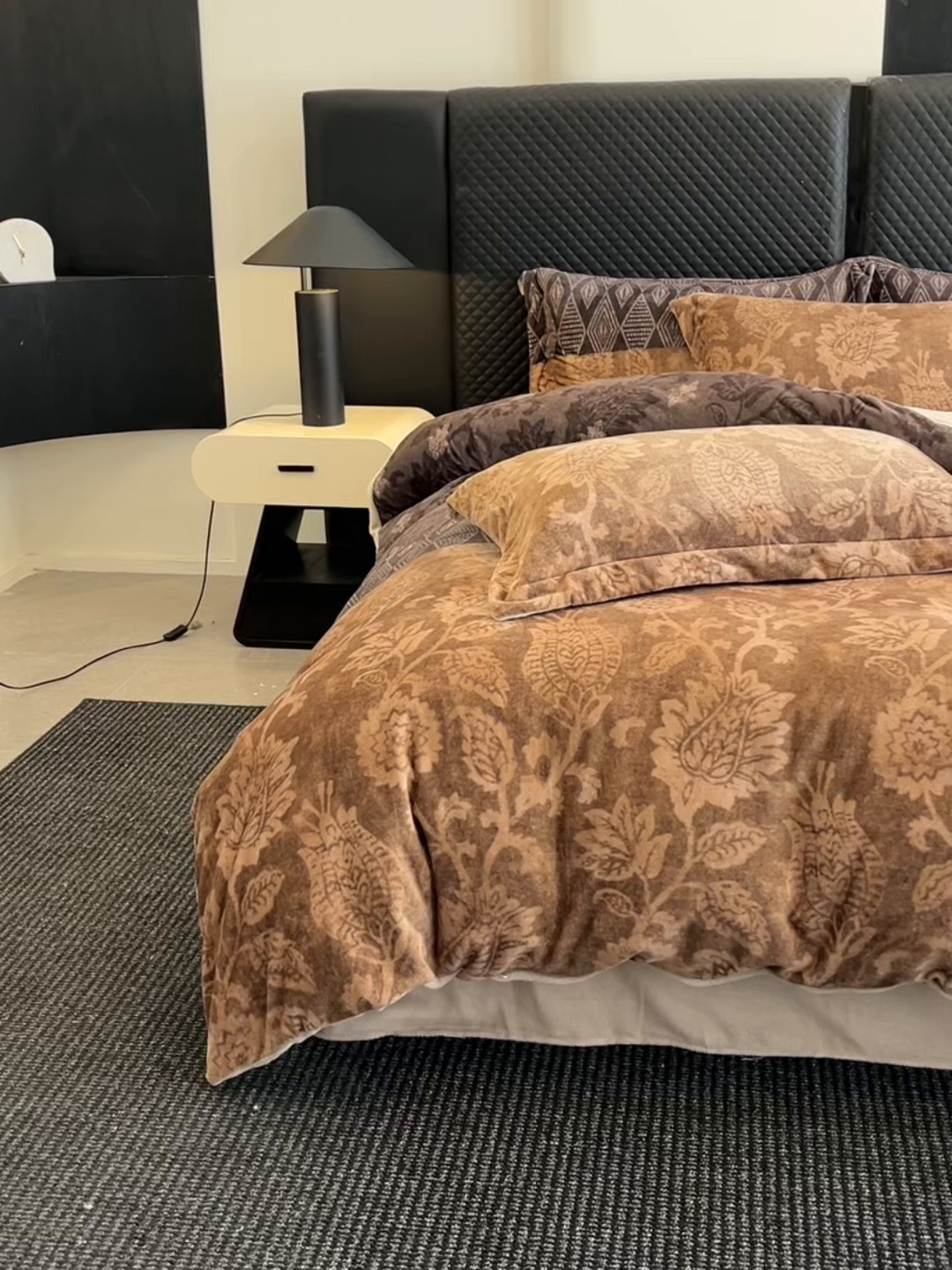 91家纺网 家纺一手货源 找家纺 首尔家纺 2025新款牛奶绒轻奢简约款四件套 优雅生活-驼