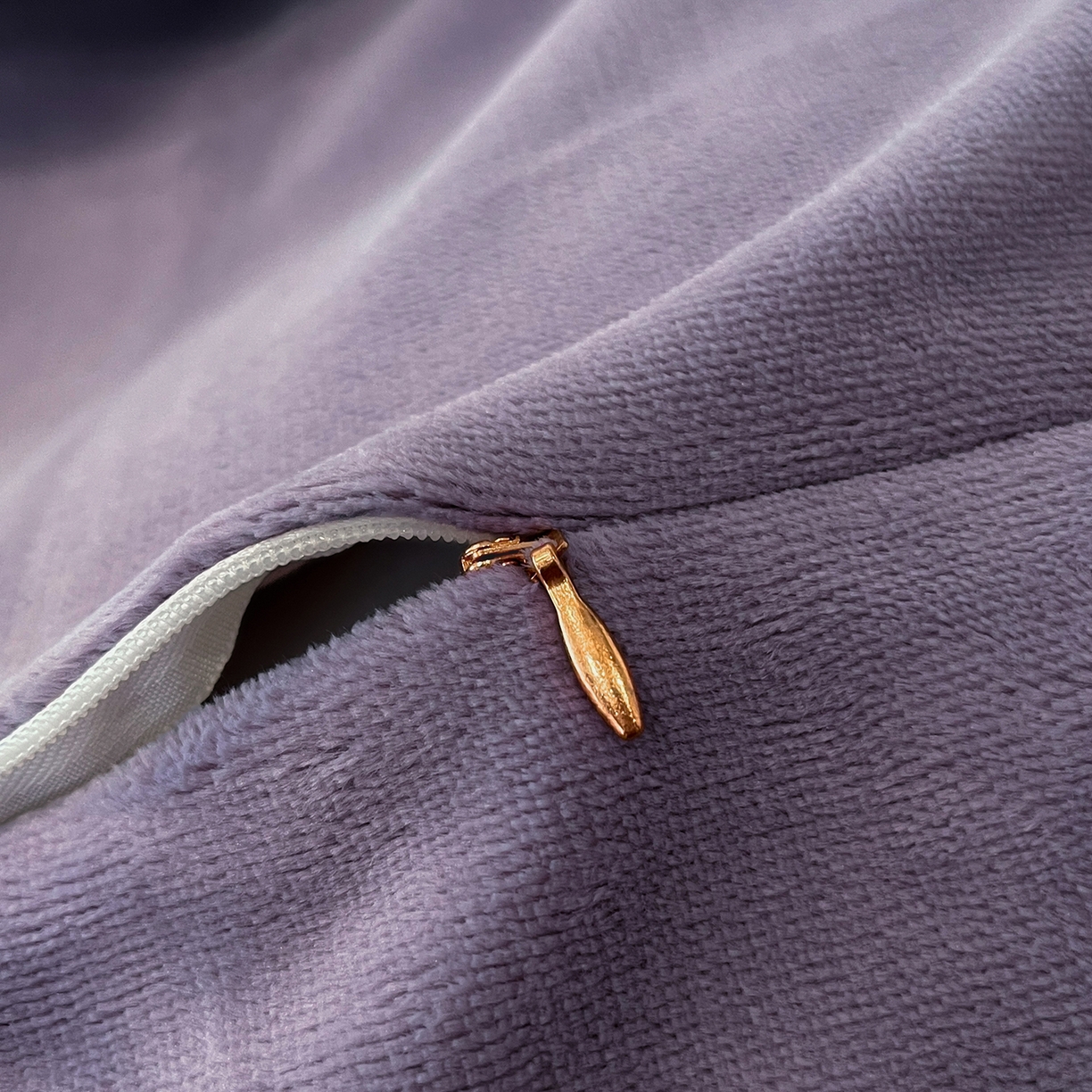 91家纺网 家纺一手货源 找家纺 绒城 绒城 2025新款 双拼角工艺数码牛奶绒四件套 拼角牛奶绒四件套-芳华系列 花醉蝶