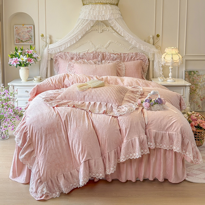 宜凡家纺 2025新款婴儿绒压花夹棉床裙四件套-香奈花园 香奈花园-粉玉