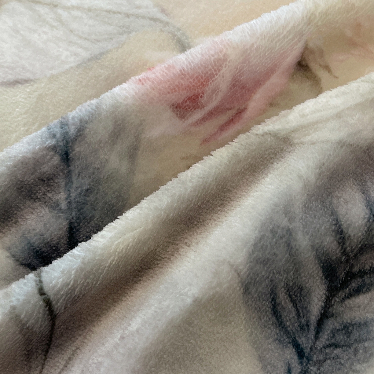 91家纺网 家纺一手货源 找家纺 绒城 绒城 2025新款 双拼角工艺数码牛奶绒四件套 拼角牛奶绒四件套-芳华系列 锦绣芳华