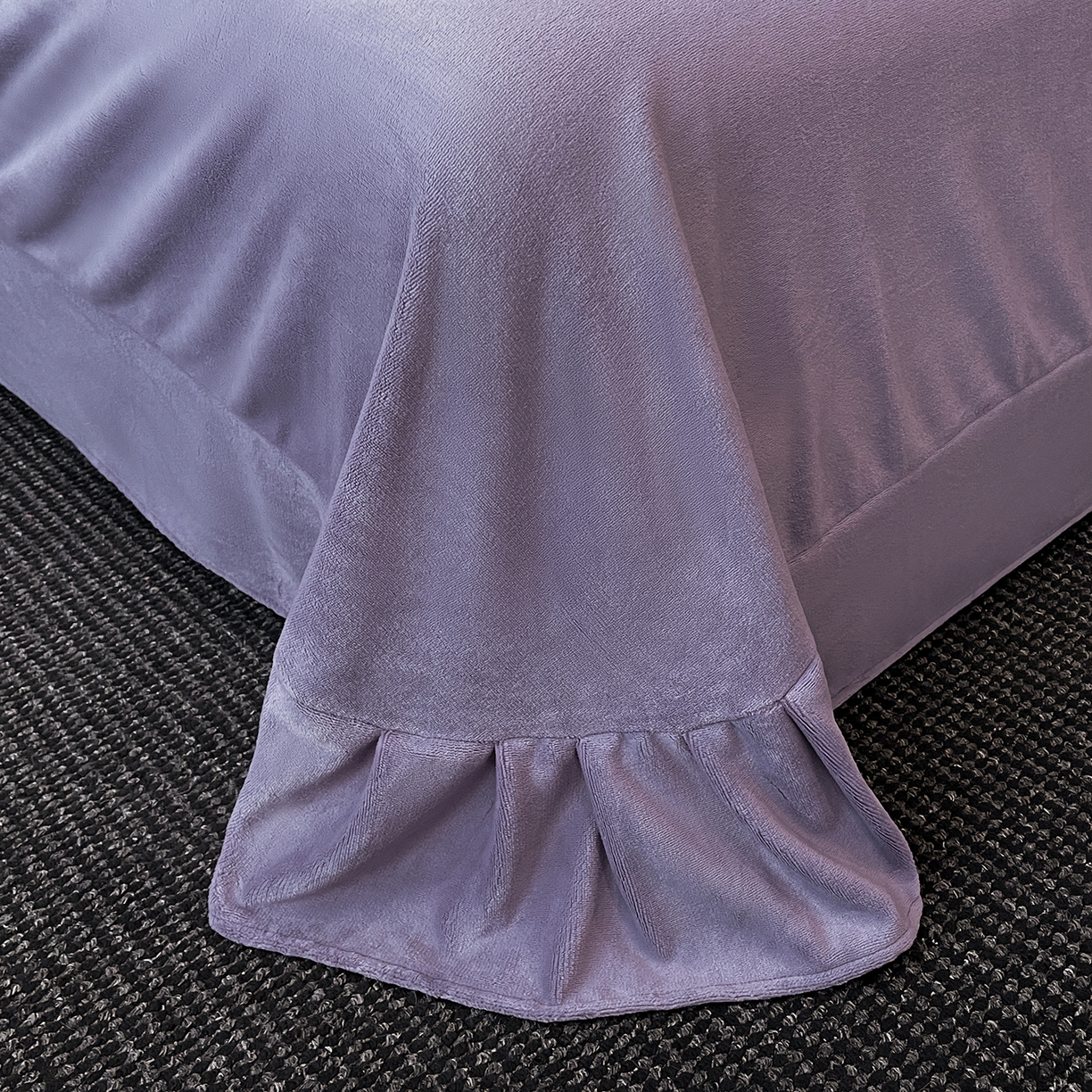 91家纺网 家纺一手货源 找家纺 绒城 绒城 2025新款 双拼角工艺数码牛奶绒四件套 拼角牛奶绒四件套-芳华系列 麦田-紫