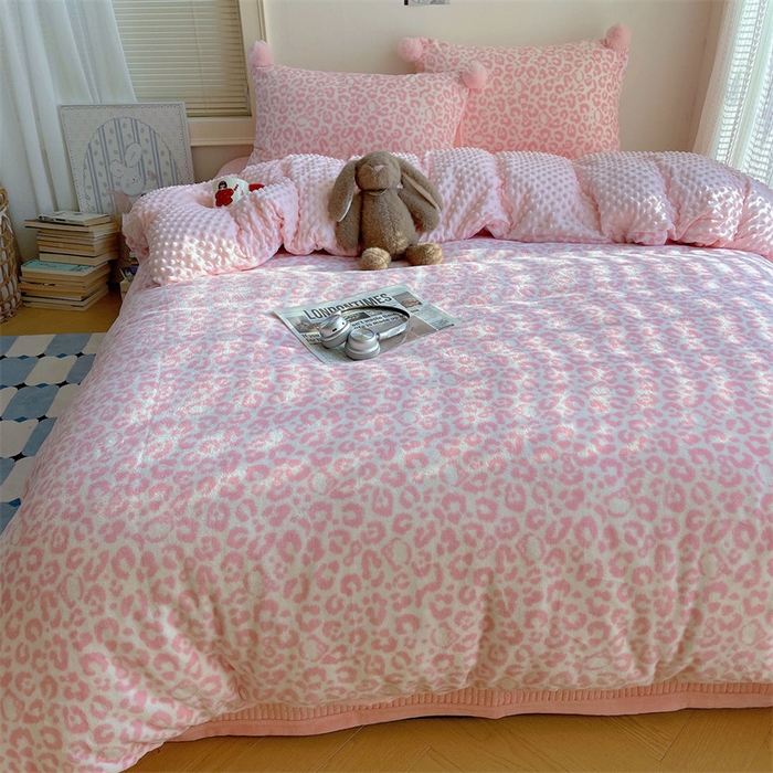 91家纺网 家纺一手货源 找家纺 （总）繁花家居 2025新款高克重豆豆绒牛奶绒四件套泡芙感床盖套件直播热款