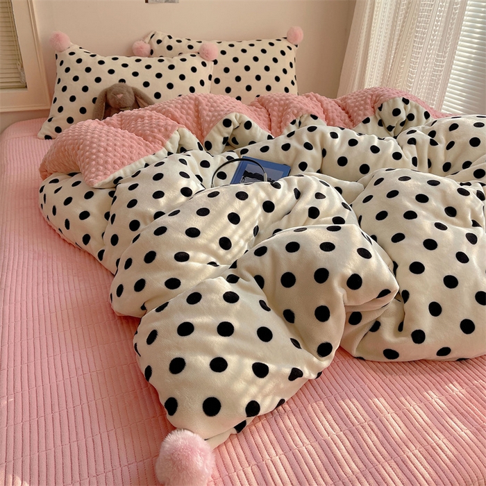 91家纺网 家纺一手货源 找家纺 繁花家居 2025新款高克重豆豆绒牛奶绒四件套泡芙感床盖套件直播热款 米色团团