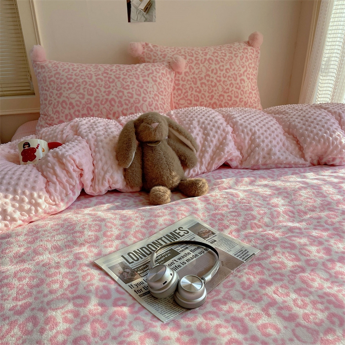 91家纺网 家纺一手货源 找家纺 （总）繁花家居 2025新款高克重豆豆绒牛奶绒四件套泡芙感床盖套件直播热款