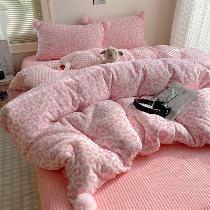 91家纺网 家纺一手货源 找家纺 （总）繁花家居 2025新款高克重豆豆绒牛奶绒四件套泡芙感床盖套件直播热款