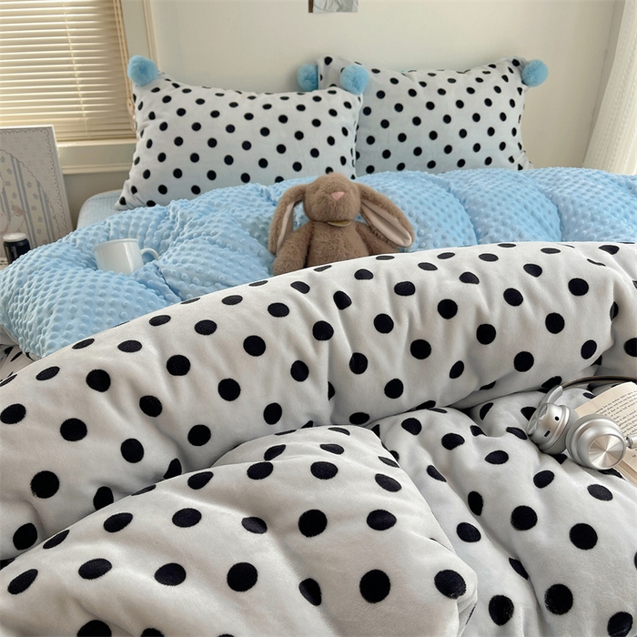 91家纺网 家纺一手货源 找家纺 繁花家居 2025新款高克重豆豆绒牛奶绒四件套泡芙感床盖套件直播热款 蓝色团团