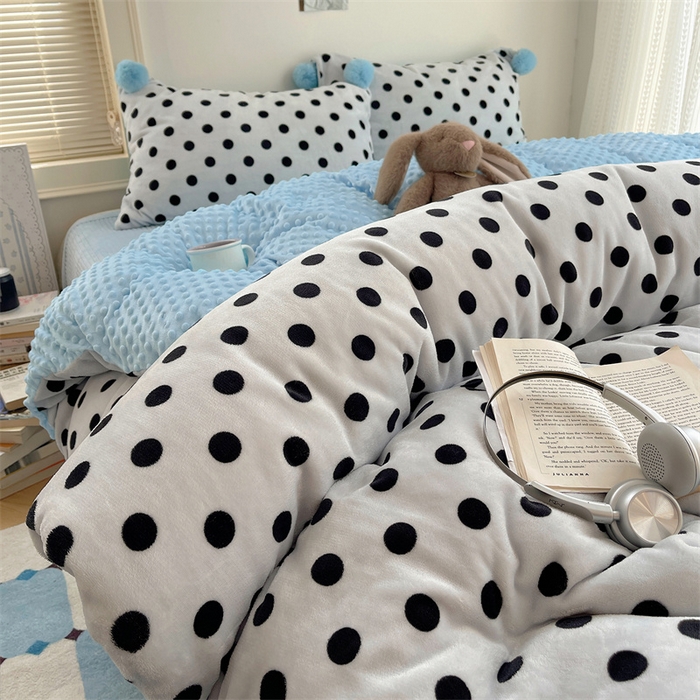 91家纺网 家纺一手货源 找家纺 繁花家居 2025新款高克重豆豆绒牛奶绒四件套泡芙感床盖套件直播热款 蓝色团团