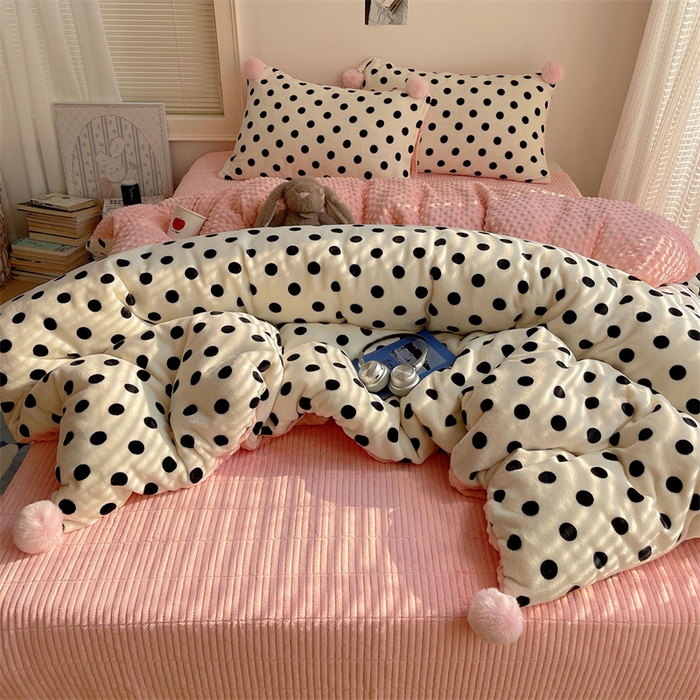 91家纺网 家纺一手货源 找家纺 繁花家居 2025新款高克重豆豆绒牛奶绒四件套泡芙感床盖套件直播热款 米色团团