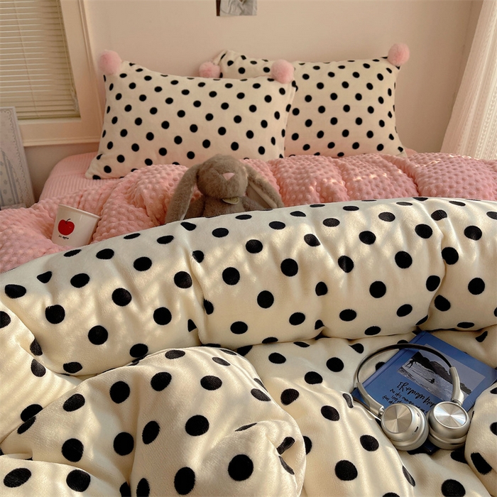 91家纺网 家纺一手货源 找家纺 繁花家居 2025新款高克重豆豆绒牛奶绒四件套泡芙感床盖套件直播热款 米色团团