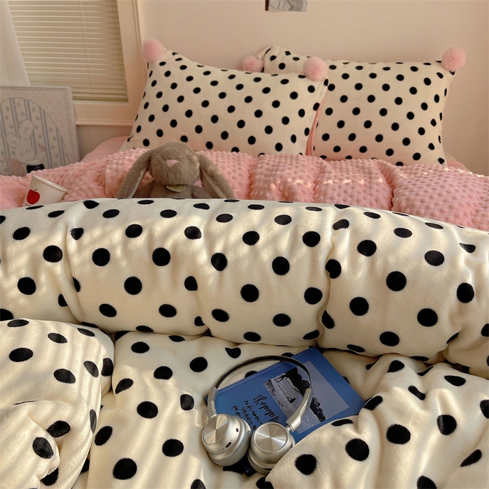 91家纺网 家纺一手货源 找家纺 繁花家居 2025新款高克重豆豆绒牛奶绒四件套泡芙感床盖套件直播热款 米色团团