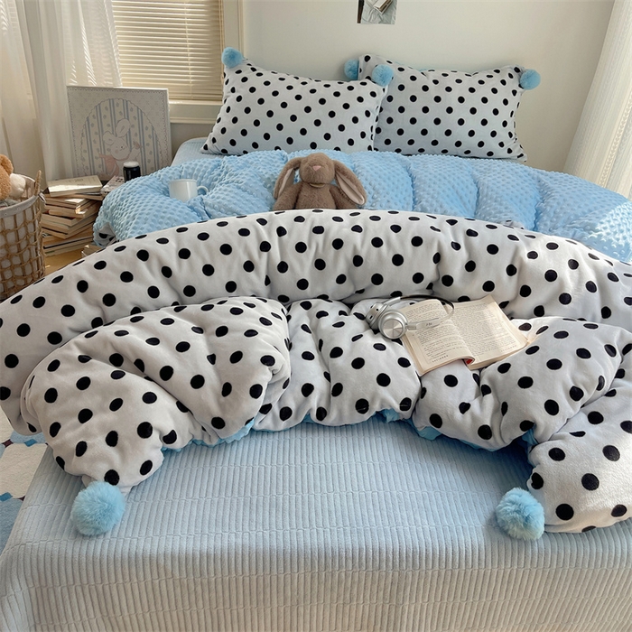 91家纺网 家纺一手货源 找家纺 繁花家居 2025新款高克重豆豆绒牛奶绒四件套泡芙感床盖套件直播热款 蓝色团团