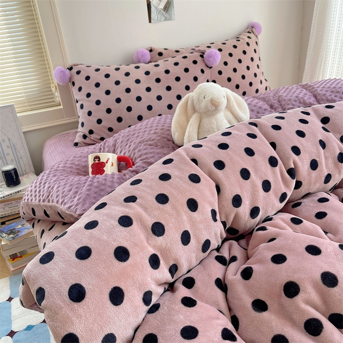 91家纺网 家纺一手货源 找家纺 繁花家居 2025新款高克重豆豆绒牛奶绒四件套泡芙感床盖套件直播热款 紫夜心语