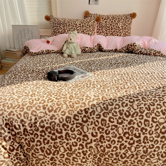 91家纺网 家纺一手货源 找家纺 繁花家居 2025新款高克重豆豆绒牛奶绒四件套泡芙感床盖套件直播热款 甜酷豹纹