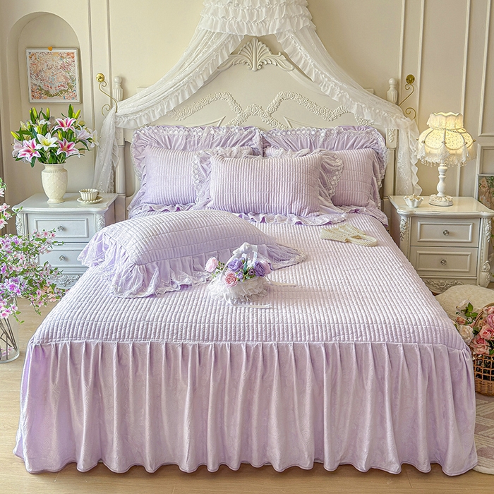 91家纺网 家纺一手货源 找家纺 宜凡家纺 2025新款婴儿绒压花夹棉床裙四件套-香奈花园 香奈花园-雪青