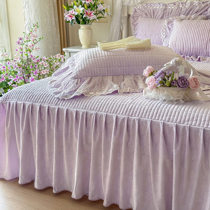 91家纺网 家纺一手货源 找家纺 宜凡家纺 2025新款婴儿绒压花夹棉床裙四件套-香奈花园 香奈花园-雪青