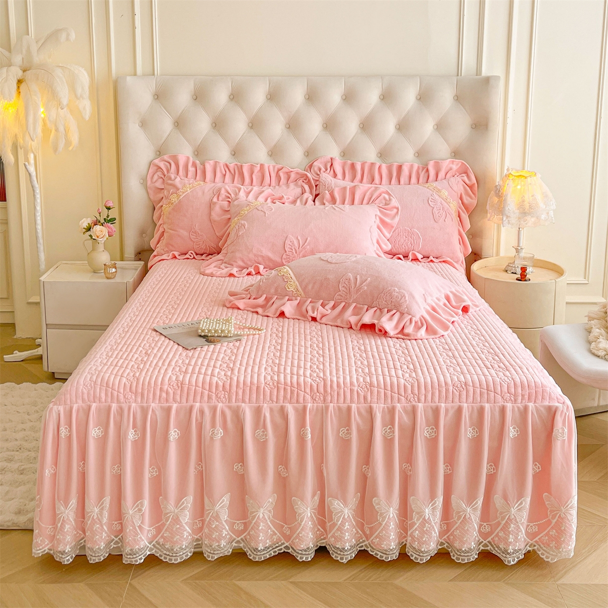 91家纺网 家纺一手货源 找家纺 （总）宜凡家纺 2025新款A类兔绒提花花边牛奶绒夹棉床裙四件套