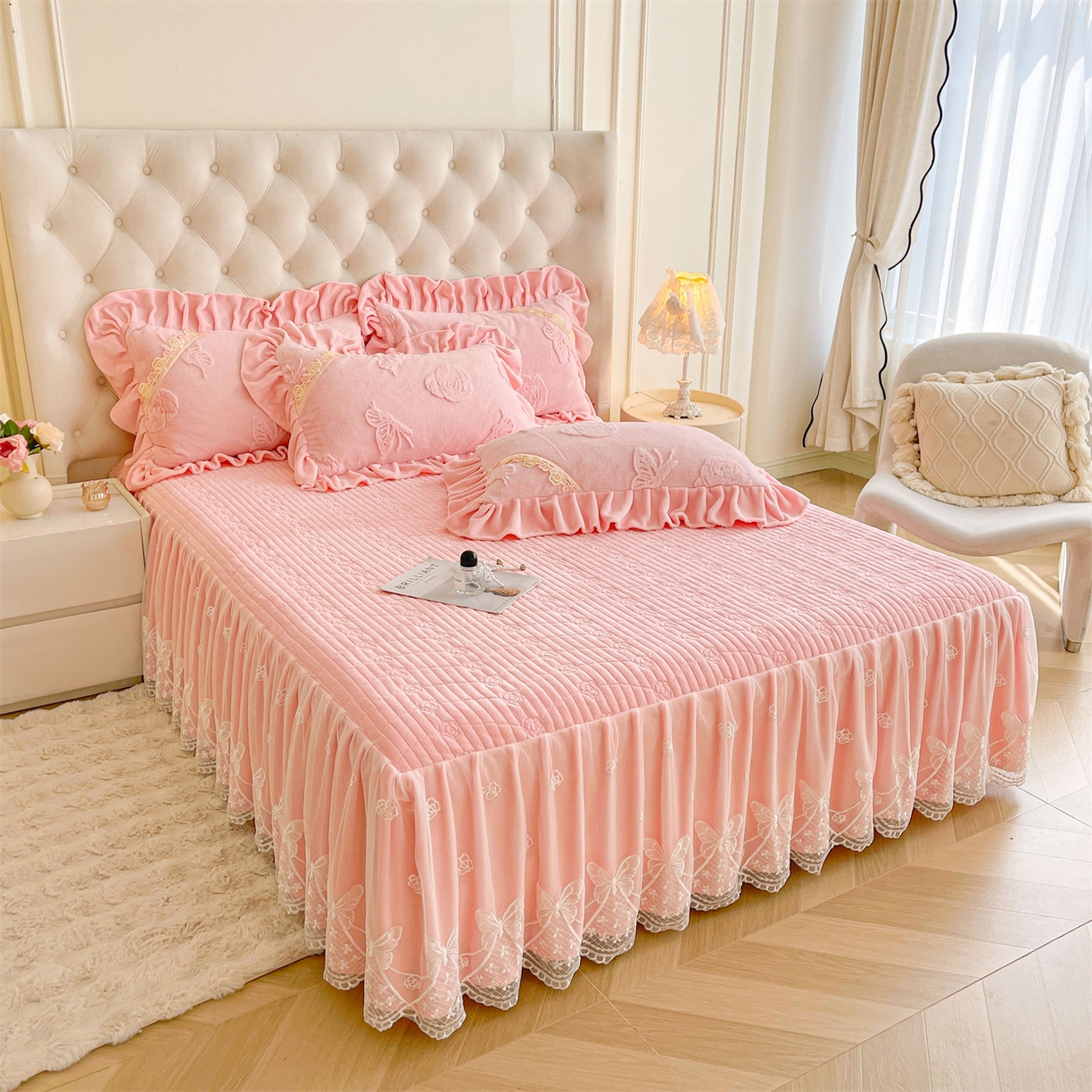 91家纺网 家纺一手货源 找家纺 （总）宜凡家纺 2025新款A类兔绒提花花边牛奶绒夹棉床裙四件套