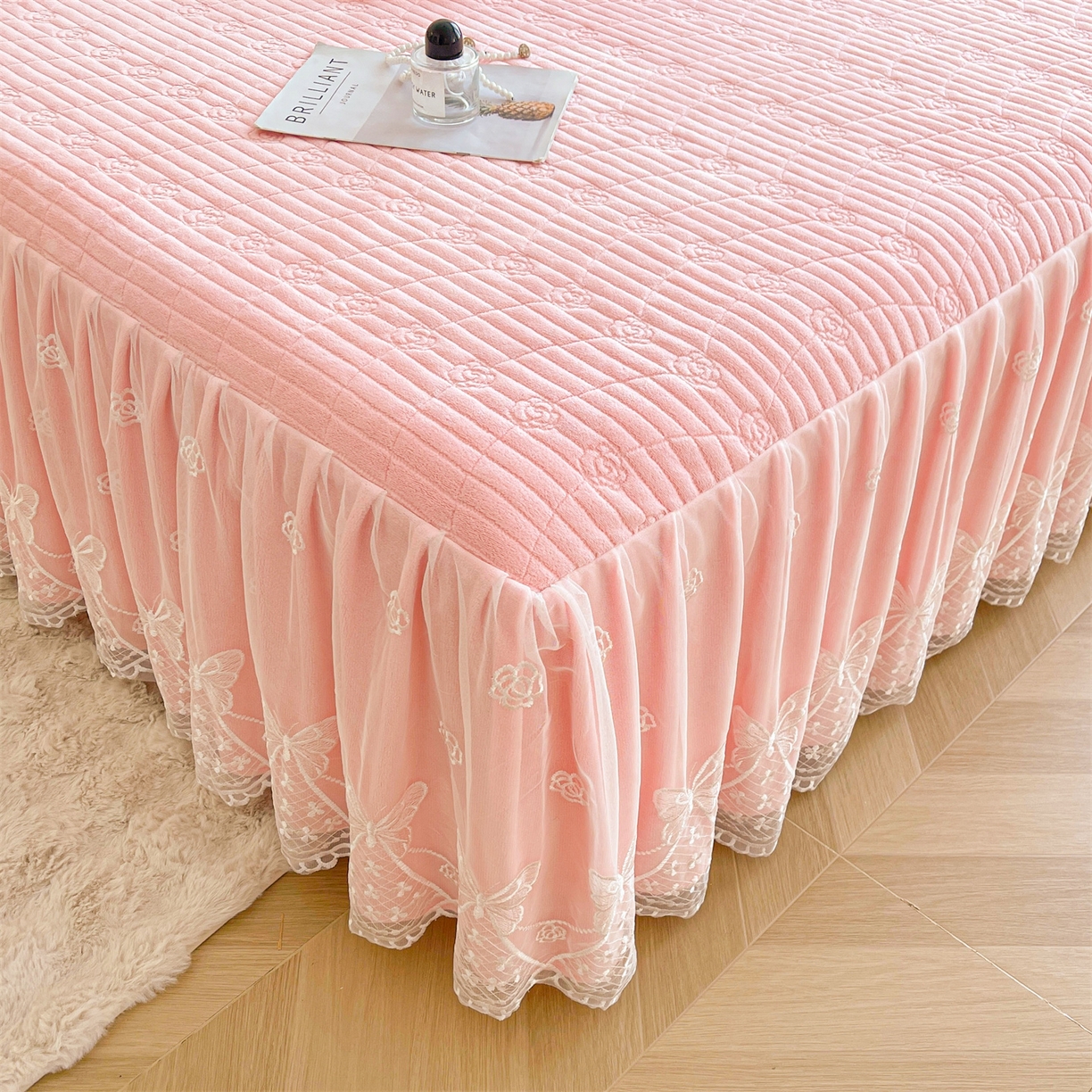 91家纺网 家纺一手货源 找家纺 （总）宜凡家纺 2025新款A类兔绒提花花边牛奶绒夹棉床裙四件套