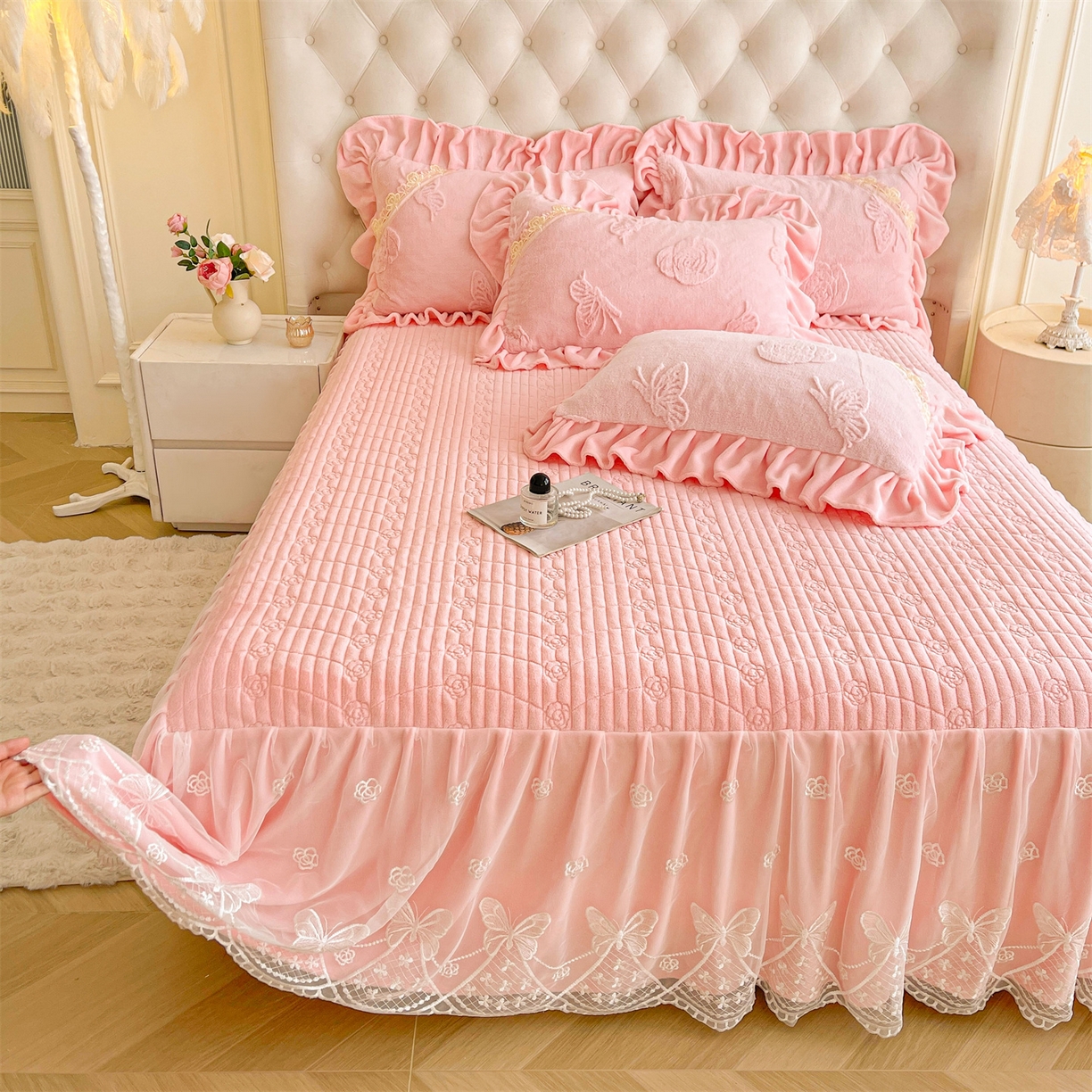 91家纺网 家纺一手货源 找家纺 （总）宜凡家纺 2025新款A类兔绒提花花边牛奶绒夹棉床裙四件套