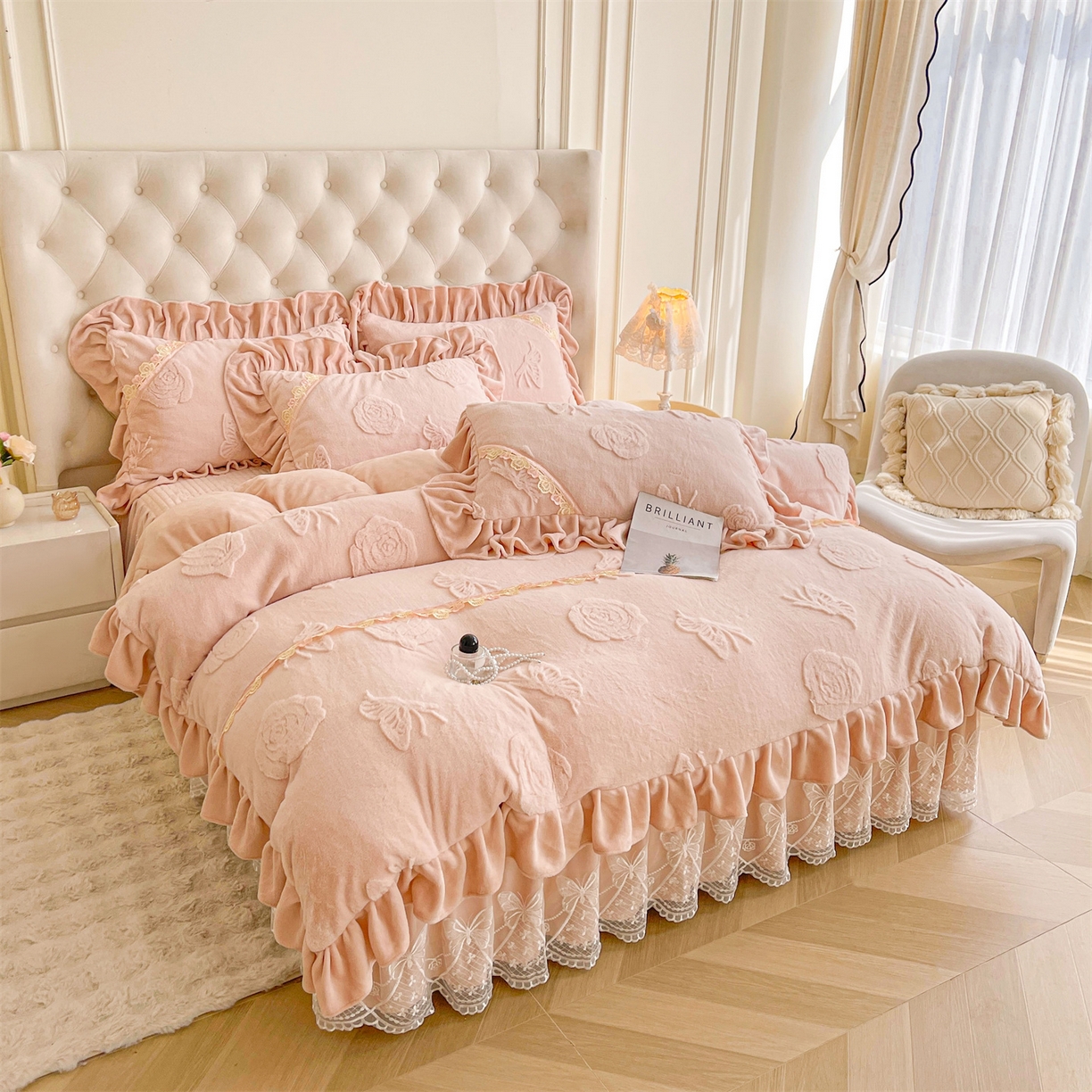 91家纺网 家纺一手货源 找家纺 宜凡家纺 2025新款A类兔绒提花花边牛奶绒夹棉床裙四件套 蝶恋花-柔肤玉