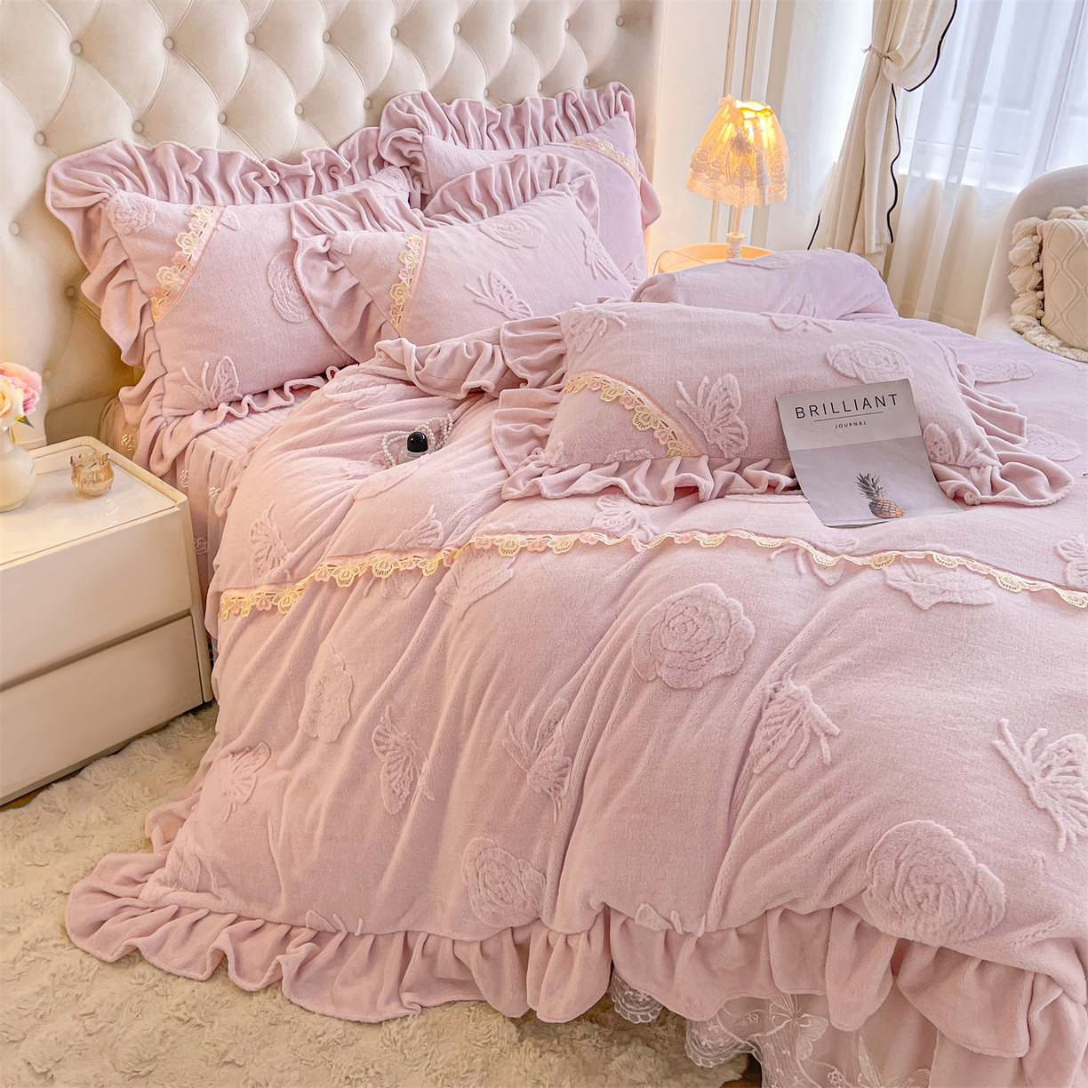 91家纺网 家纺一手货源 找家纺 宜凡家纺 2025新款A类兔绒提花花边牛奶绒夹棉床裙四件套 蝶恋花-优雅紫