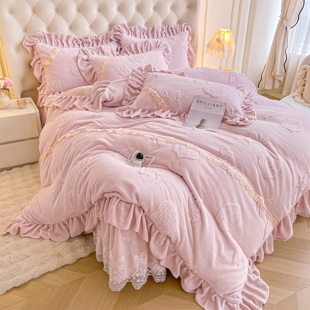 91家纺网 家纺一手货源 找家纺 宜凡家纺 2025新款A类兔绒提花花边牛奶绒夹棉床裙四件套 蝶恋花-优雅紫