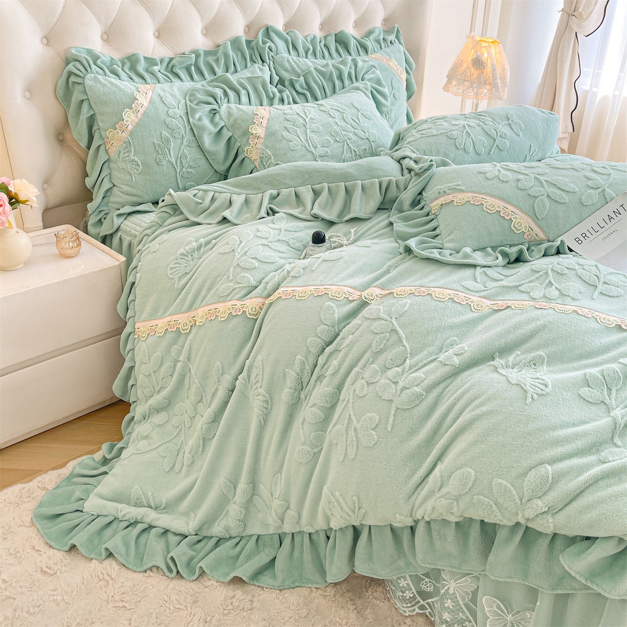 91家纺网 家纺一手货源 找家纺 宜凡家纺 2025新款A类兔绒提花花边牛奶绒夹棉床裙四件套 万物生-青果绿