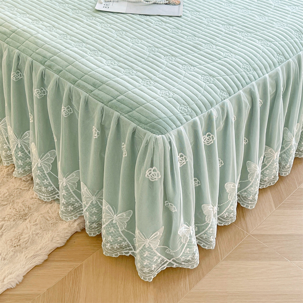 91家纺网 家纺一手货源 找家纺 宜凡家纺 2025新款A类兔绒提花花边牛奶绒夹棉床裙四件套 万物生-青果绿