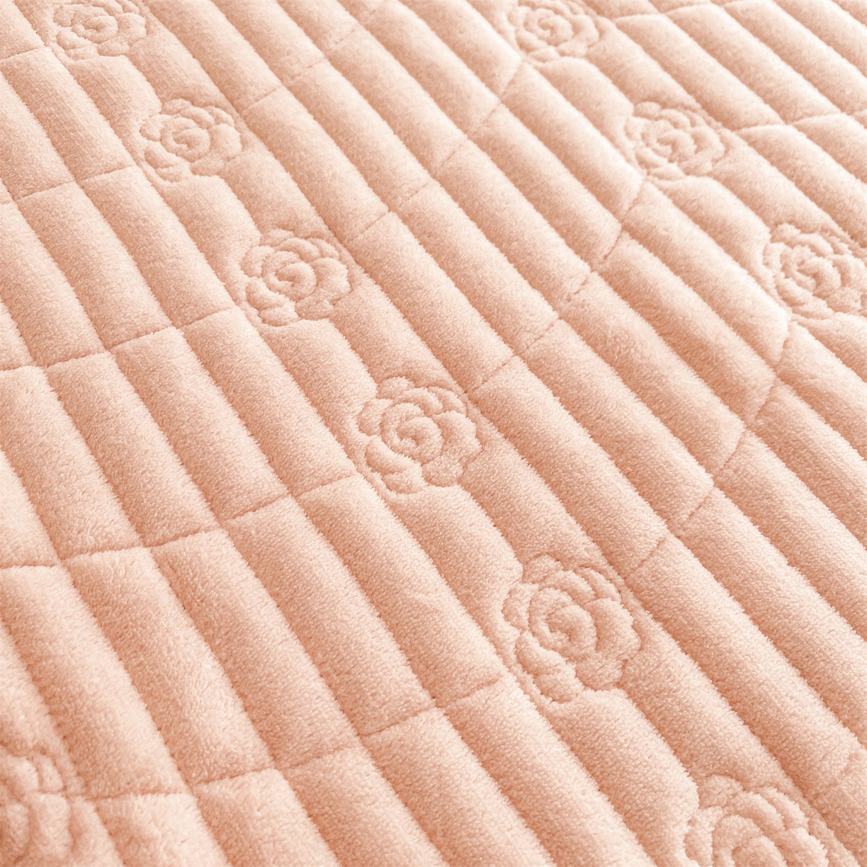 91家纺网 家纺一手货源 找家纺 宜凡家纺 2025新款A类兔绒提花花边牛奶绒夹棉床裙四件套 万物生-柔肤玉