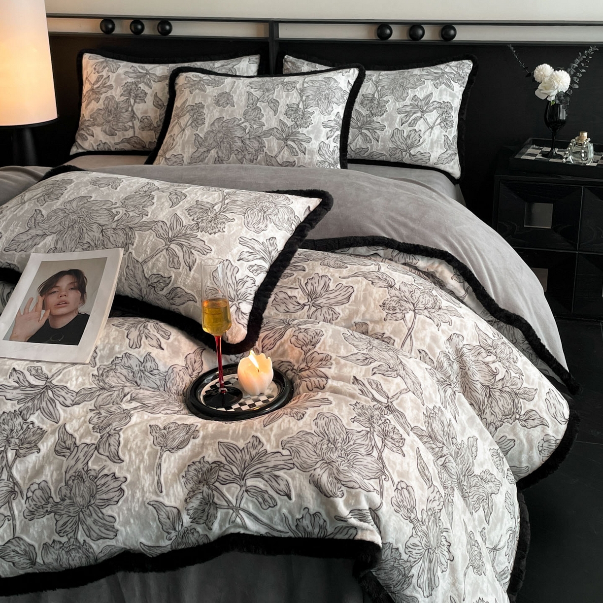 91家纺网 家纺一手货源 找家纺 （总）吾秀家居 绒城  230克美拉德雕花绒四件套兔毛边牛奶绒四件套 - 黑金系列