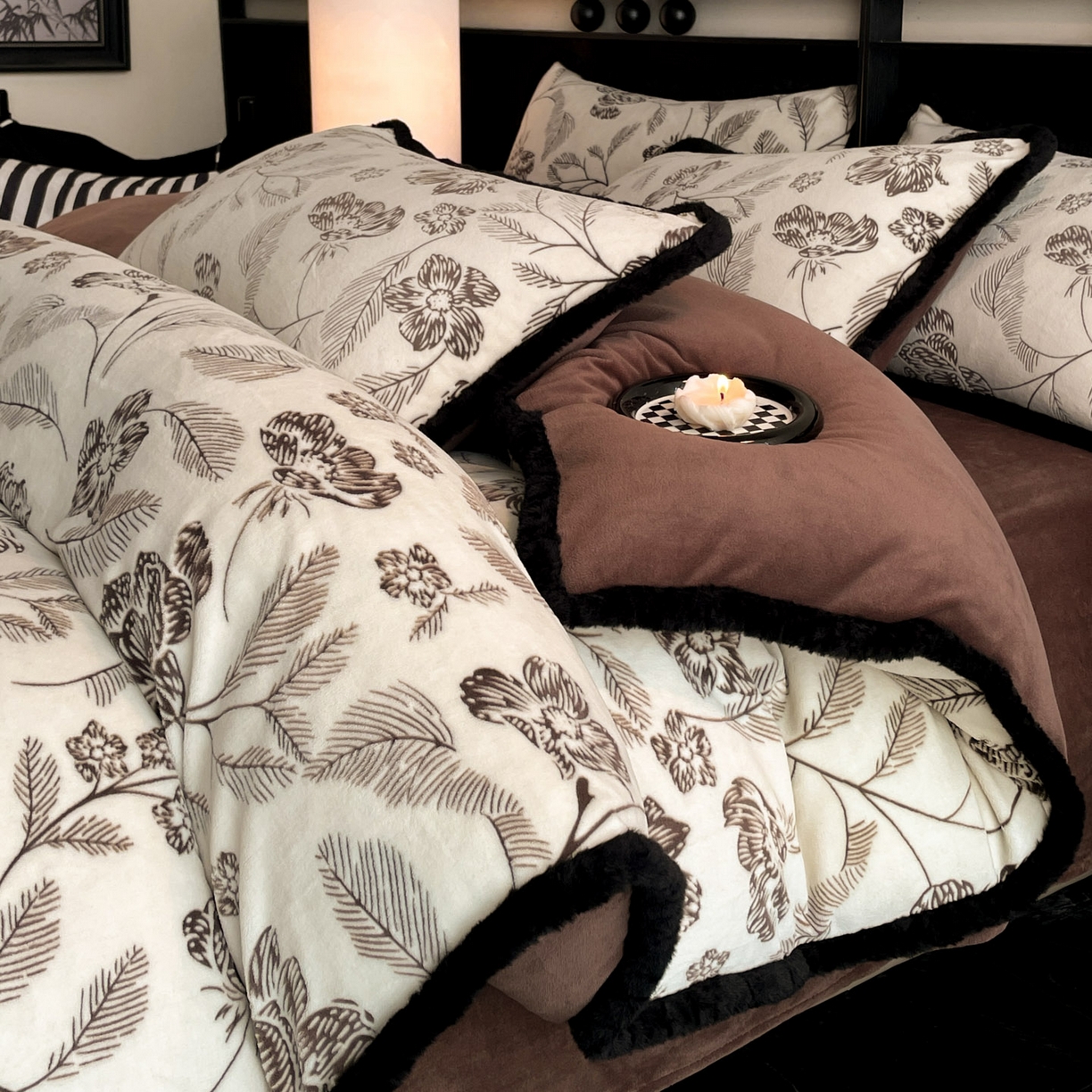 91家纺网 家纺一手货源 找家纺 （总）吾秀家居 绒城  230克美拉德雕花绒四件套兔毛边牛奶绒四件套 - 黑金系列