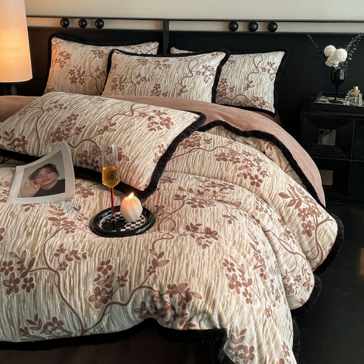 吾秀家居 绒城  230克美拉德雕花绒四件套兔毛边牛奶绒四件套 - 黑金系列 法式情书-咖