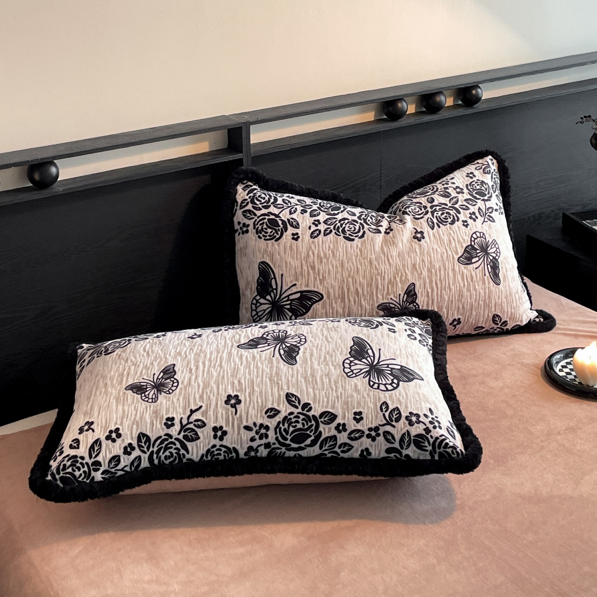 91家纺网 家纺一手货源 找家纺 吾秀家居 绒城  230克美拉德雕花绒四件套兔毛边牛奶绒四件套 - 黑金系列 蝶恋花