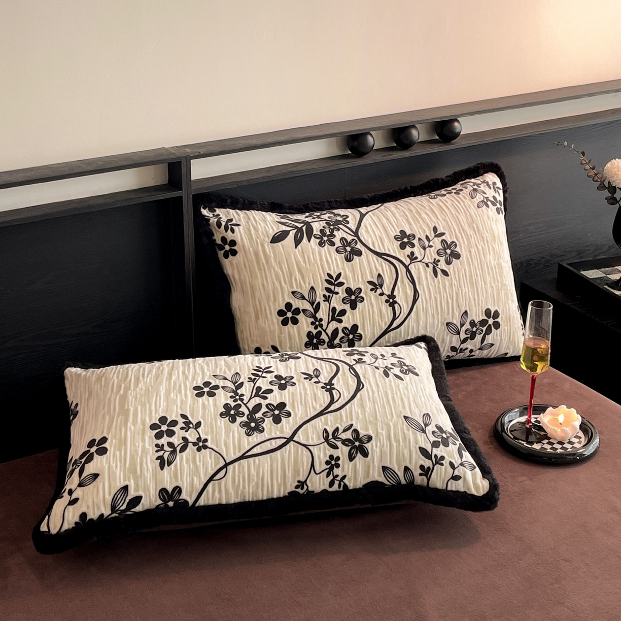 91家纺网 家纺一手货源 找家纺 吾秀家居 绒城  230克美拉德雕花绒四件套兔毛边牛奶绒四件套 - 黑金系列 法式情书-黑