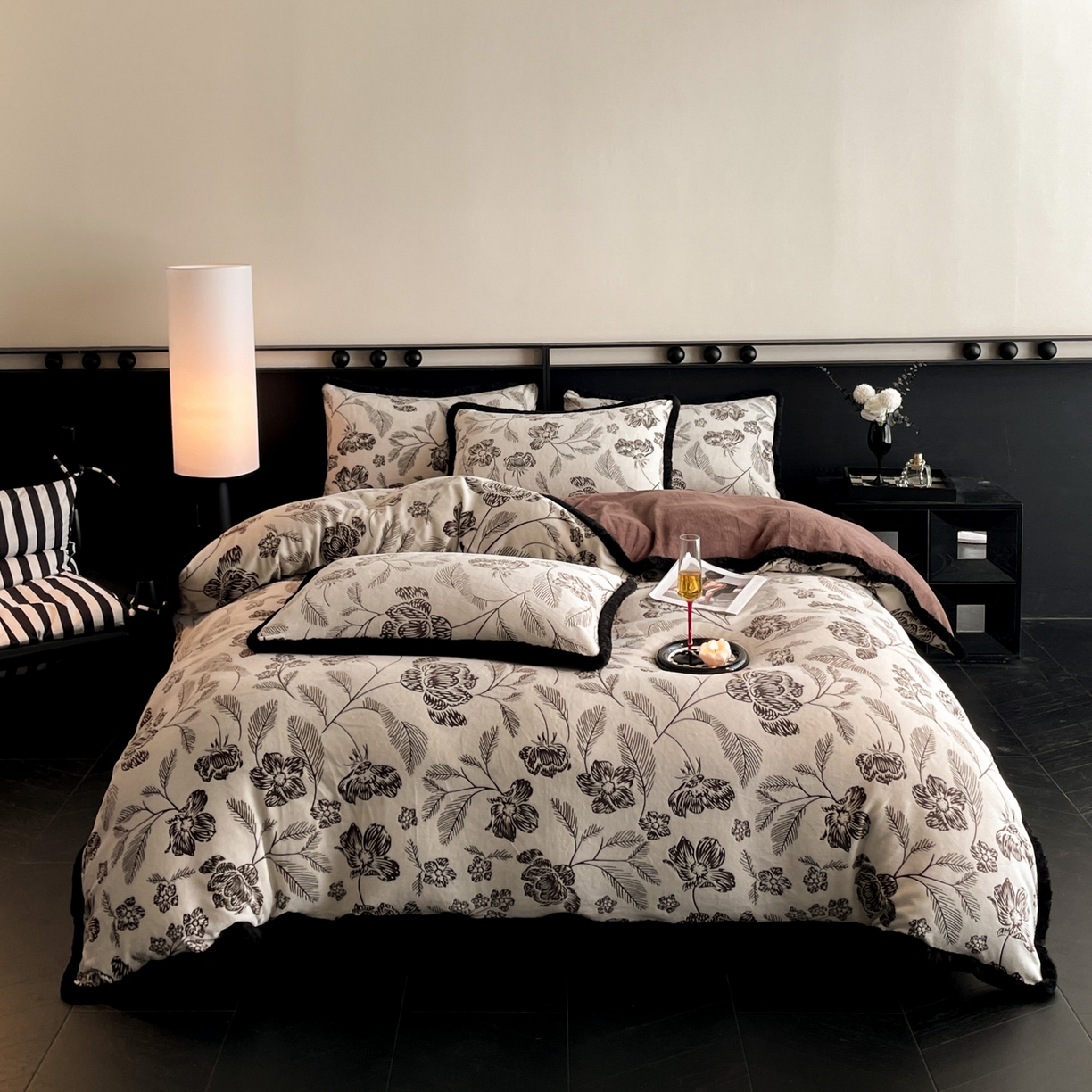 91家纺网 家纺一手货源 找家纺 （总）吾秀家居 绒城  230克美拉德雕花绒四件套兔毛边牛奶绒四件套 - 黑金系列