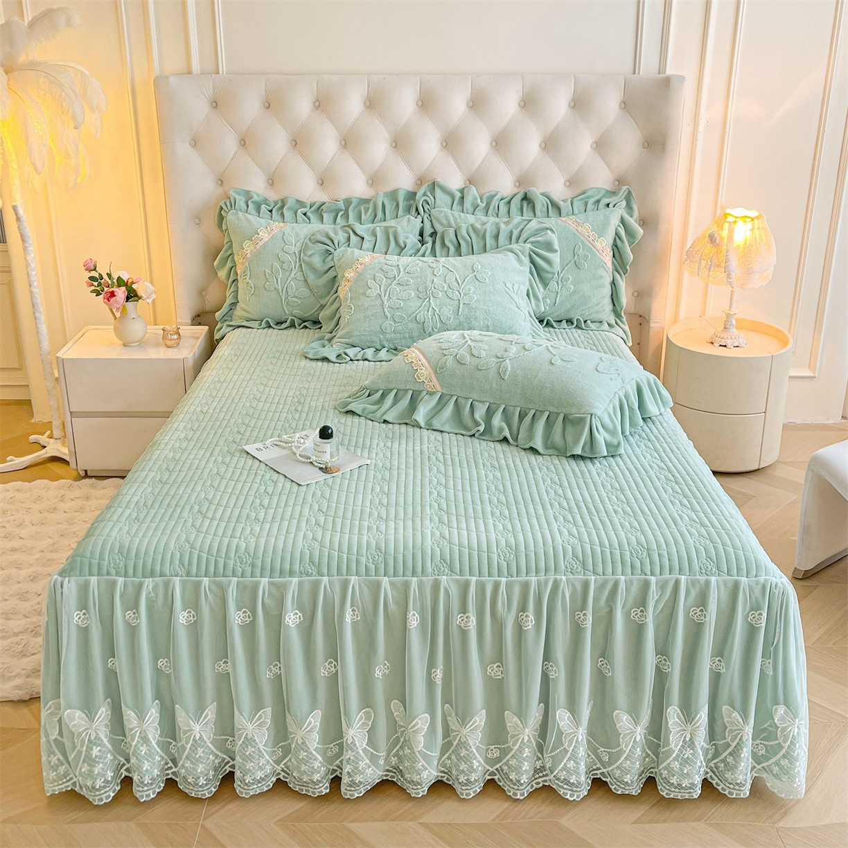 91家纺网 家纺一手货源 找家纺 （总）宜凡家纺 2025新款A类兔绒提花花边牛奶绒夹棉床裙三件套