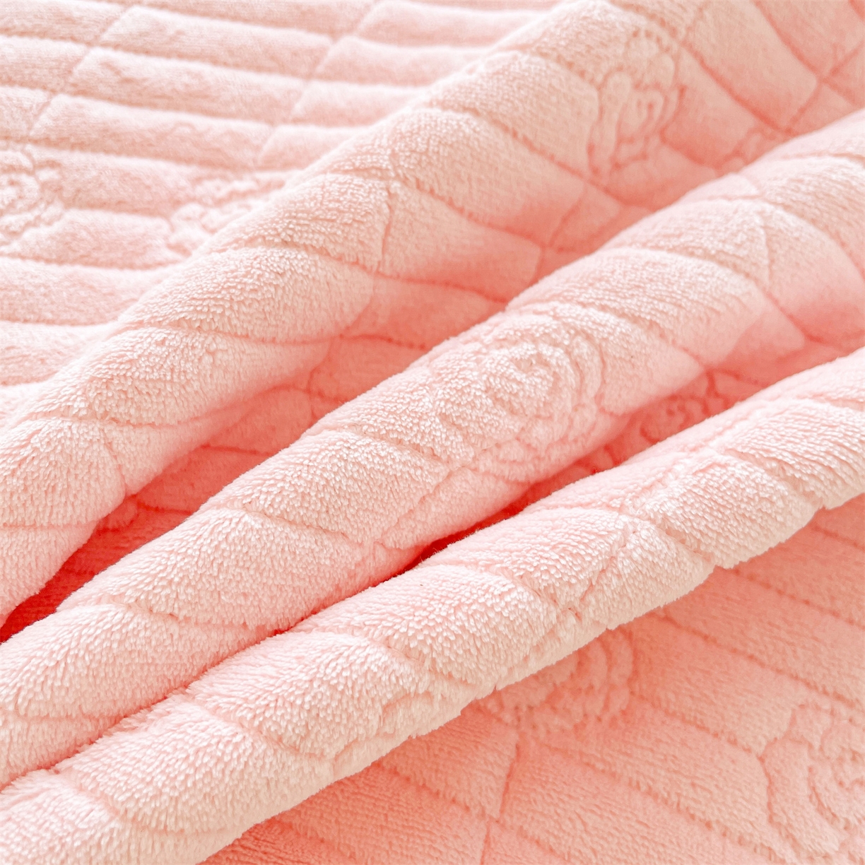 91家纺网 家纺一手货源 找家纺 宜凡家纺 2025新款A类兔绒提花花边牛奶绒夹棉床裙三件套 蝶恋花-仙女粉