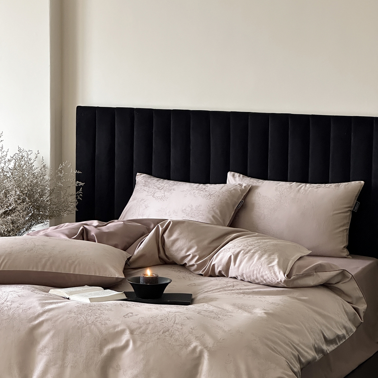 91家纺网 家纺一手货源 找家纺 三味舒屋 2025新款素织静奢系列50支全棉提花磨毛四件套 玛莎棕